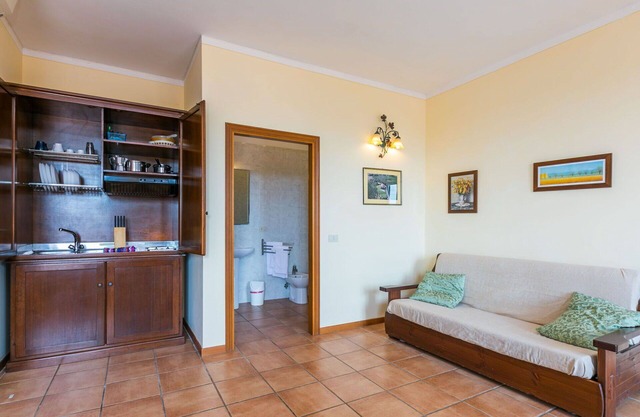 Cosy apartment for 2 people with A/C, pool, WIFI, TV, pets allowed and parking