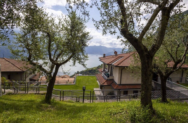 Cosy apartment for 5 guests with WIFI, hot tub, TV, patio and pets allowed