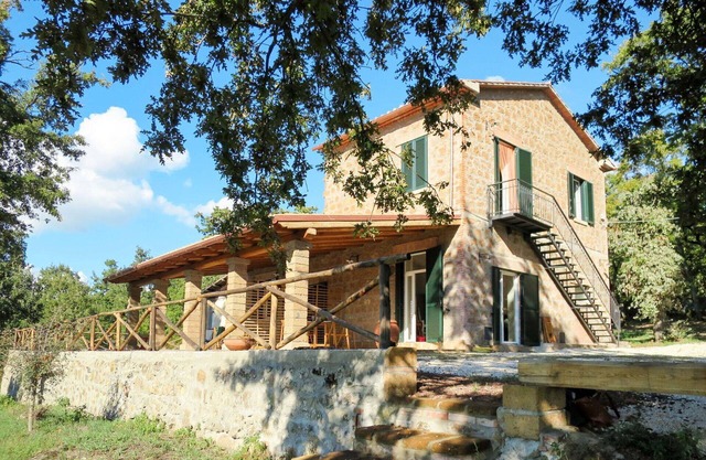 Cosy apartment for 6 guests with WIFI, pool, TV, terrace and pets allowed