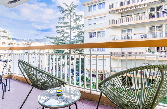 Cosy apartment for 2 guests with WIFI, A/C, TV, terrace, pets allowed and panoramic view