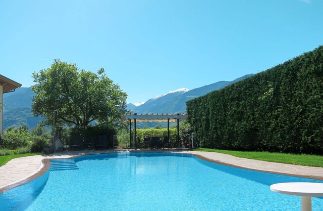 Cosy apartment for 3 people with A/C, WIFI, hot tub, pool, TV, balcony and pets allowed