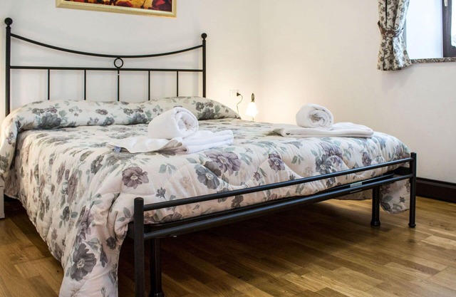Cosy apartment for 4 guests with WIFI, TV, patio, pets allowed and parking
