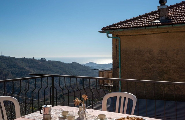 Cosy apartment for 4 guests with WIFI, TV, balcony, pets allowed and parking