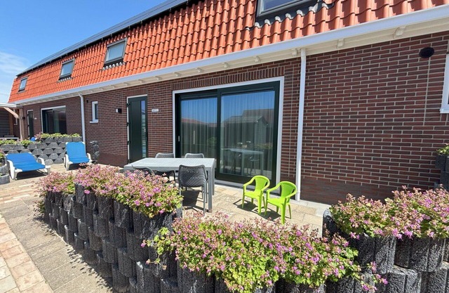 Cosy apartment for 4 guests with WIFI, A/C, TV, terrace and parking