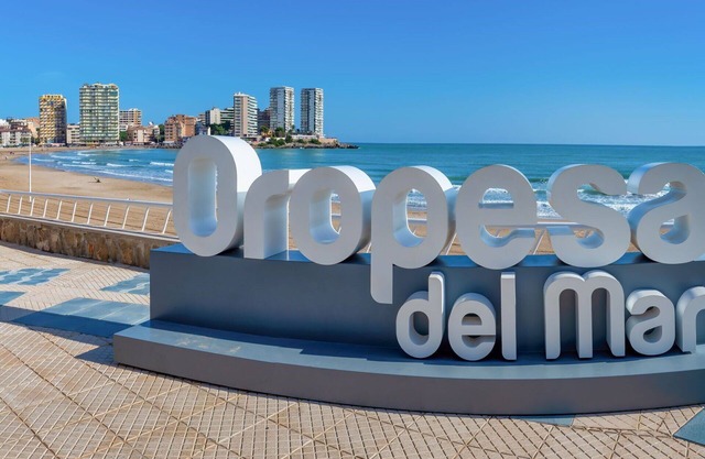 Cosy apartment for 4 people with A/C, WIFI, pool, TV and terrace