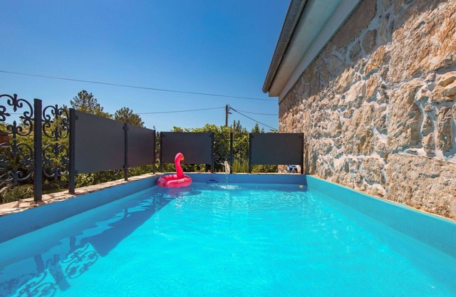 Cosy apartment for 4 people with WIFI, A/C, pool, TV and terrace