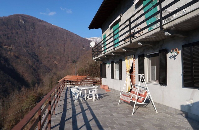 Cosy apartment for 4 people with TV, terrace, pets allowed and parking