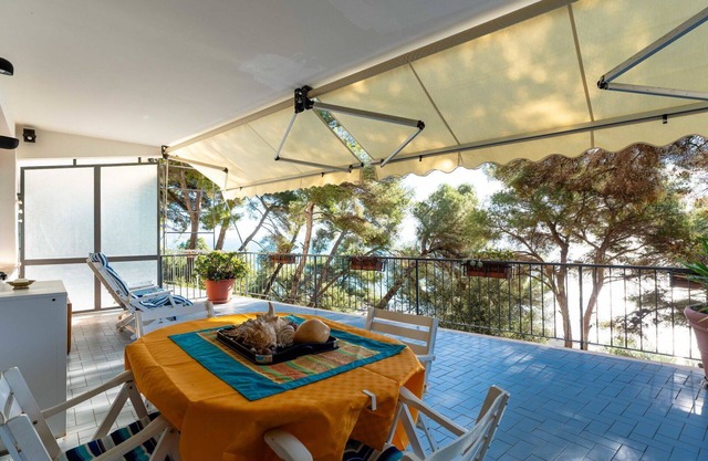 Cosy apartment for 4 people with WIFI, balcony, panoramic view and parking