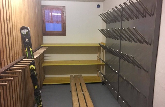 Cosy apartment for 5 guests with WIFI, TV and balcony