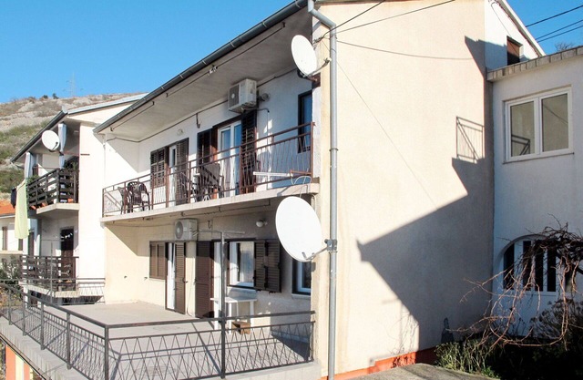 Cosy apartment for 5 guests with WIFI, A/C, TV and terrace