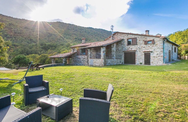 Cosy apartment for 5 guests with WIFI, TV, terrace, pets allowed and parking