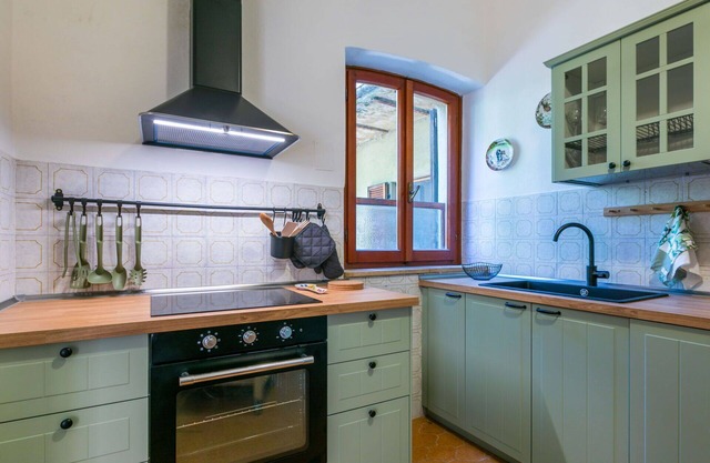 Cosy apartment for 7 people with WIFI, patio and parking