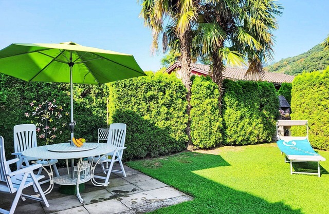 Cosy apartment for 4 people with TV, patio, pets allowed and parking