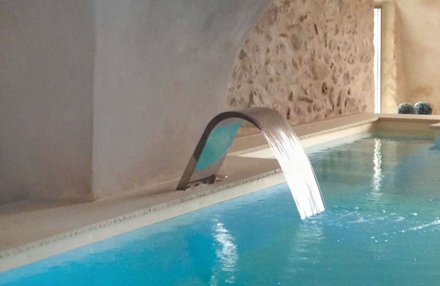 Cosy apartment for 4 guests with WIFI, private pool, TV, patio and pets allowed