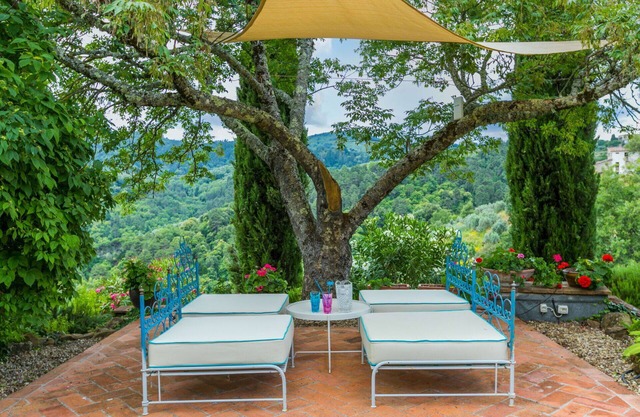 Cosy apartment in villa for 2 people with WIFI, pool, TV, pets allowed, panoramic view and parking