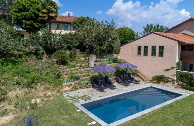 Cosy apartment in villa for 2 people with pool, TV, terrace, panoramic view and parking