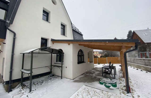 Cosy apartment in villa for 6 guests with WIFI, TV, terrace and parking