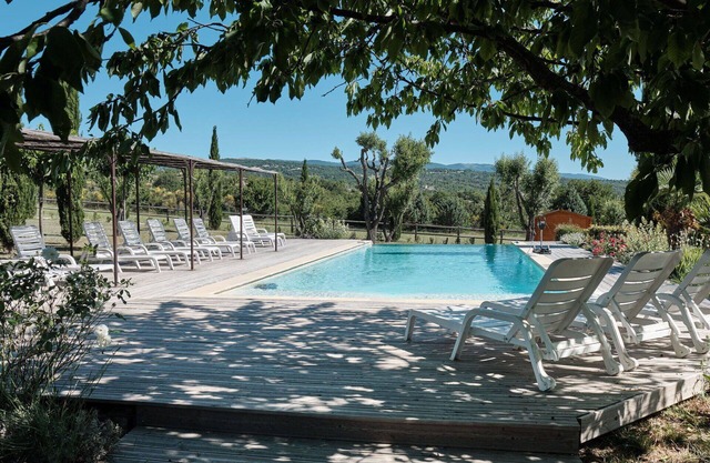 Cosy apartment in villa for 4 guests with WIFI, pool, patio and pets allowed