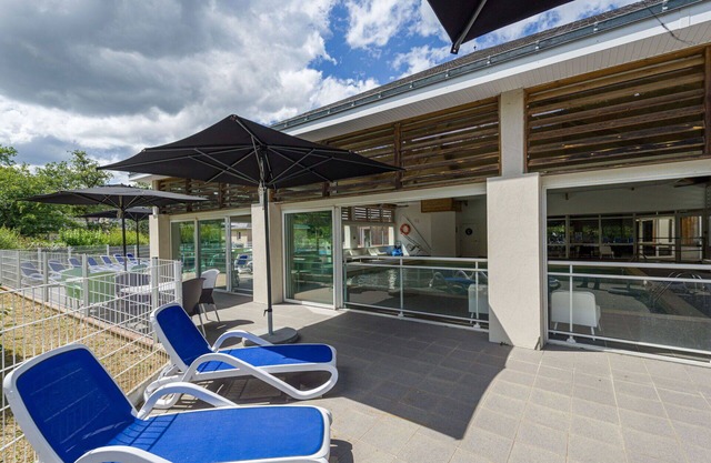 Cosy apartment in villa for 3 guests with internet, pool, TV, terrace and pets allowed