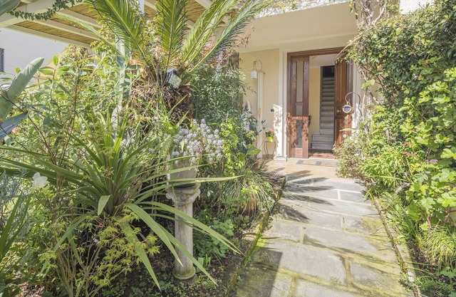 Cosy apartment for 6 guests with WIFI, hot tub, A/C, balcony and pets allowed