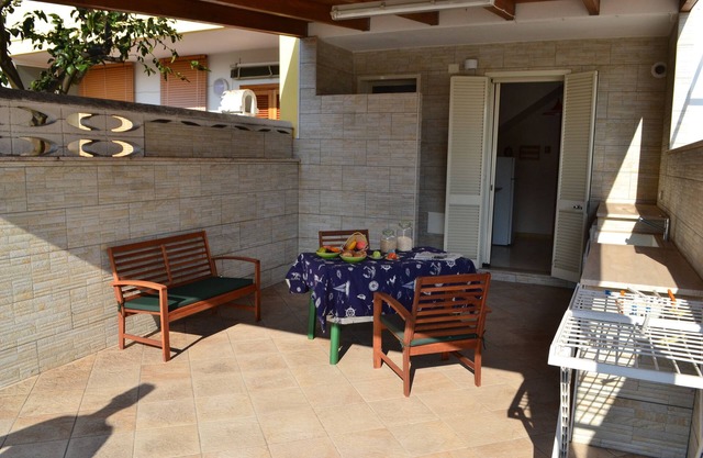 Cosy Apartment near the Beach with Patio & Balcony