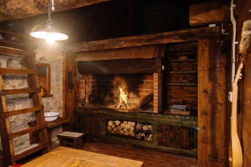 Cosy Chalet in Gospić with Jacuzzi and Mountain View