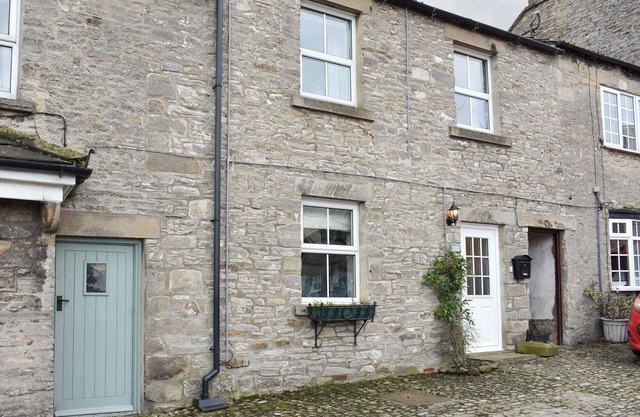 Cosy cottage in the heart of Middleham famous for its horse racing stables.