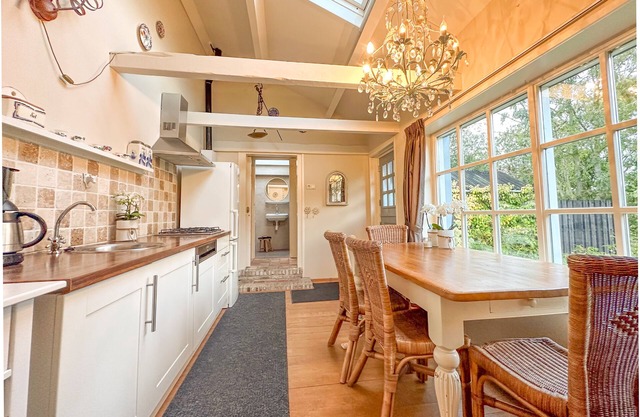 Cosy cottage with garden and lovely open views