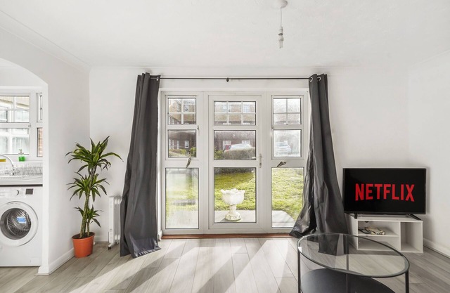 Cosy Guest Friendly Luton Town Centre Apartment