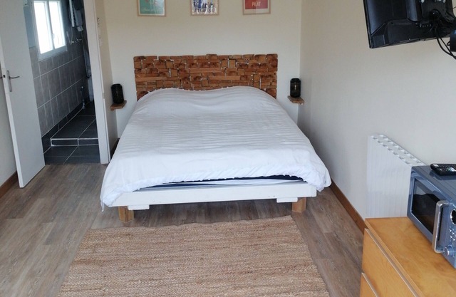 Cosy independent room, "les shadoks" Pets welcome.