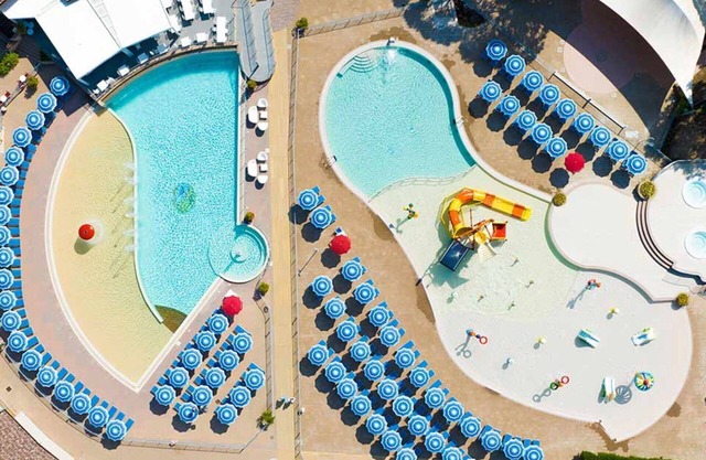 Cosy apartment in villa for 3 guests with hot tub, WIFI, A/C, pool, TV, patio and parking