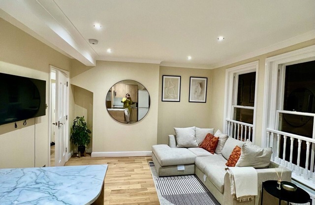 Cosy, luxurious 2 bed, in the heart of London