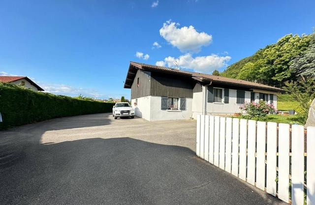 Cosy, quiet apartment near Lake Geneva