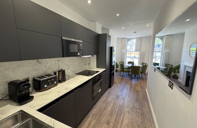 Cosy Townhouse In Central London