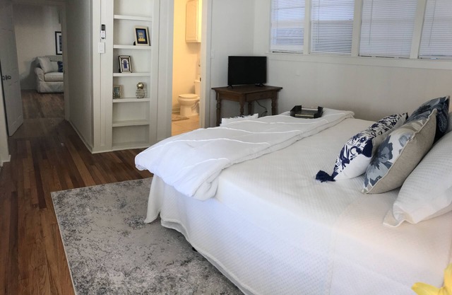 Cottage 2 - Porch Bungalow