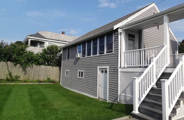 Cottage | 3 Min Walk to the Beach