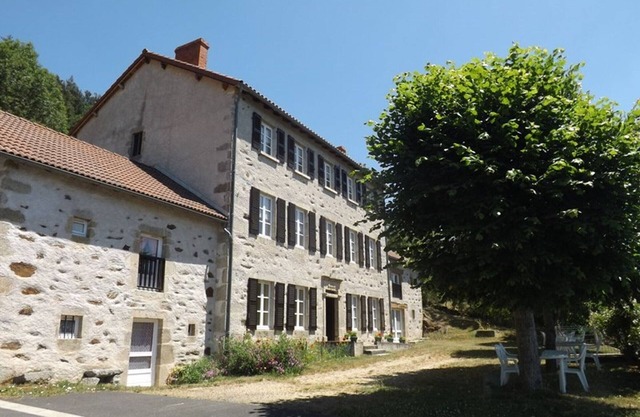 Cottage for 3 with TV and pets allowed in Lorcières