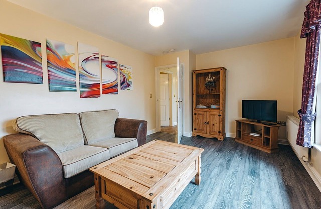 Cottage in Netley Hall with Lush Gardens
