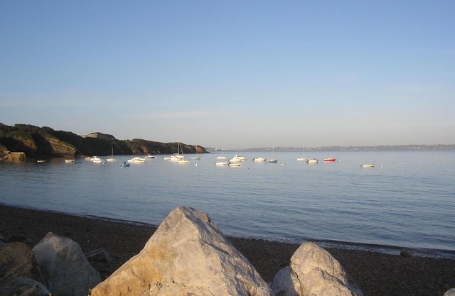 cottage in the sea and in the countryside