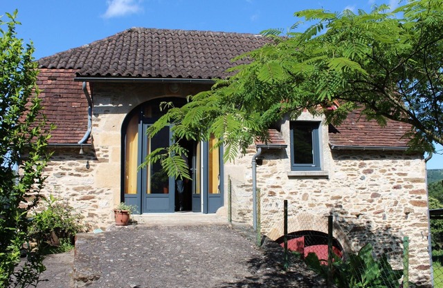 Cottage in the heart of the hamlet of Felzines with free WI FI