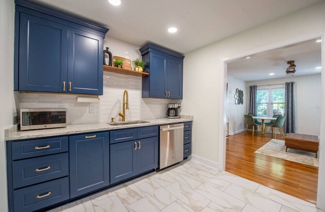 Cottage @ Midtown - Central Location! (2)