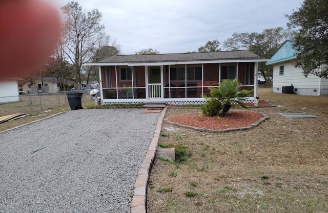 Cottage near 2 great beaches and 11 miles to South Carolina from Home