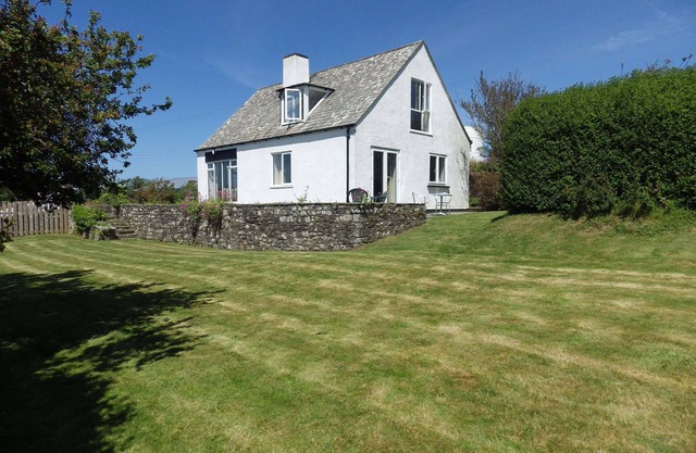 Cottage Overlooking The Cathedral Of St Davids