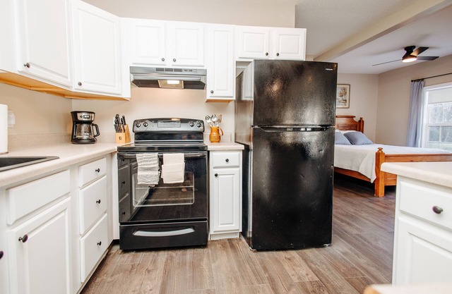 Cottage, River Front, Private in Central Location