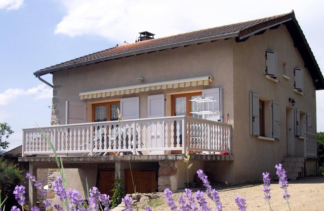 Cottage with fireplace, pets allowed