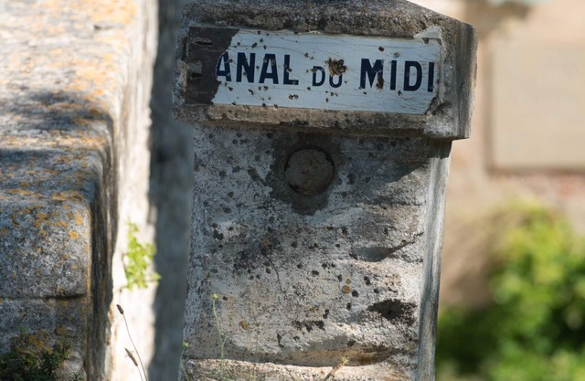 Cottage with view of the Canal du Midi in the heart.