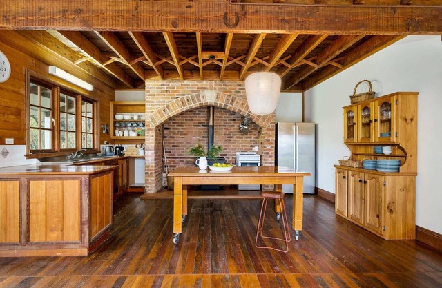 Country Farmhouse - Stunning Location