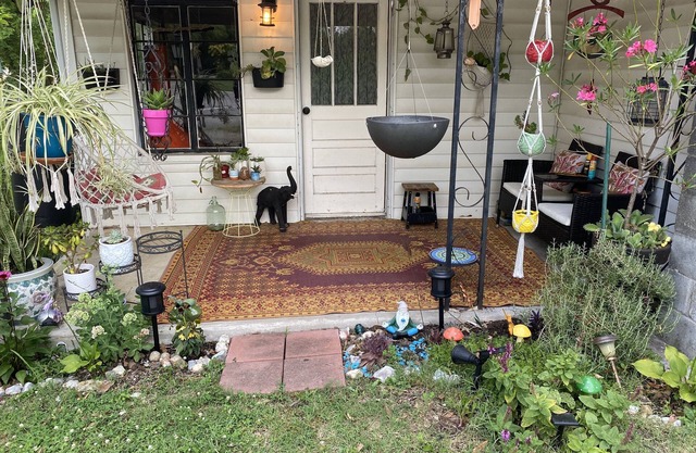 Country home 15 min to Bonnaroo farm & 10 min to the Caverns w Jacuzzi hot tub