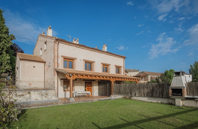 Country House 'Casas Rurales Velasco I I' with Private Terrace, Wi-Fi and Air Conditioning