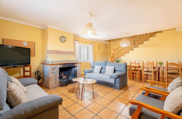 Country House 'La Casona' with Mountain View, Wi-Fi and Air Conditioning